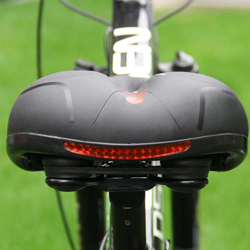 "Ventilerande cykelsadel svart, för herr och dam, stötdämpande med ergonomisk design och memory foam-fyllning."