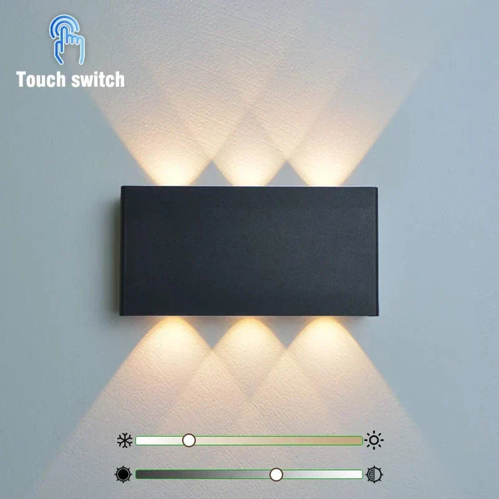 Stilren trådlös vägglampa som fästs med magnetiskt fäste