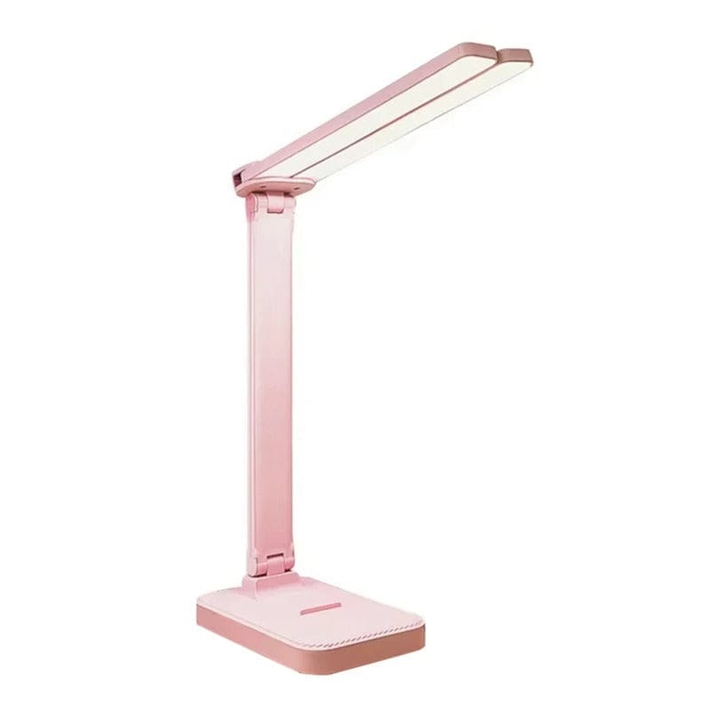 Varm och behaglig belysning från LED-lampa i mörkt rum