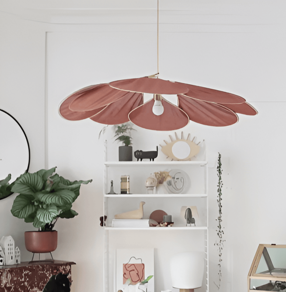Vintage blommig taklampa i tyg. Hängande lampa med mjukt ljus.