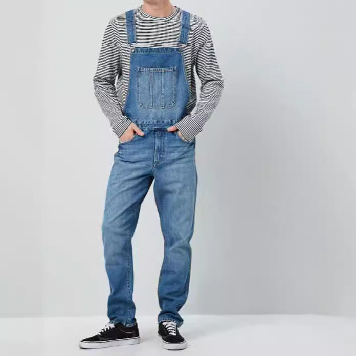 Robusta arbetskläder hängselbyxor för män i slitstark vintage denim med justerbara remmar och många fickor.