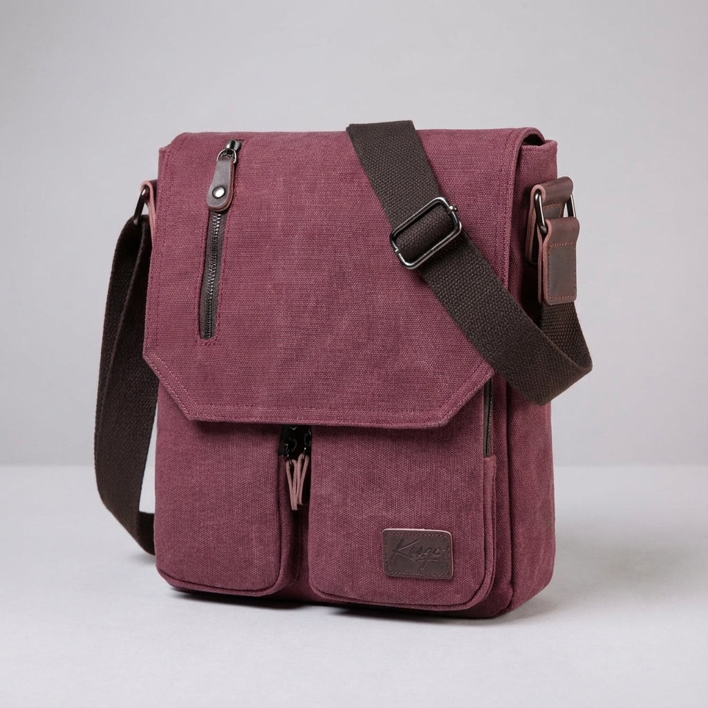 Baksida av kompakt vintage messenger-väska. Herr canvasväska designad för trygg vardagsförvaring och resor.