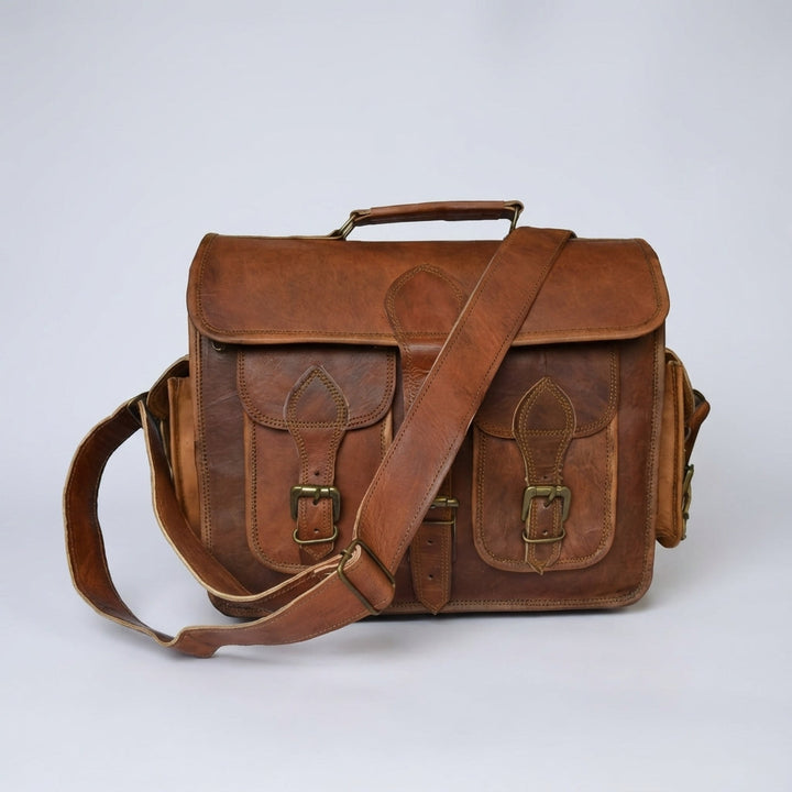 Handgjord vintage läderväska i getskinn. Stilren, tidlös axelväska för unisex, perfekt för jobb & fritid.