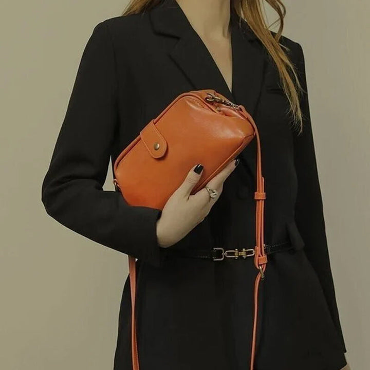 "Vintage Mini Crossbody-väska för damer med retro stil, mässingdetaljer, perfekt för daglig användning. Flera färgval."