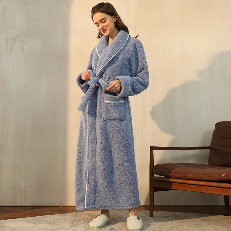 Långärmad loungewear och myskläder i unisexmodell med värmande krage