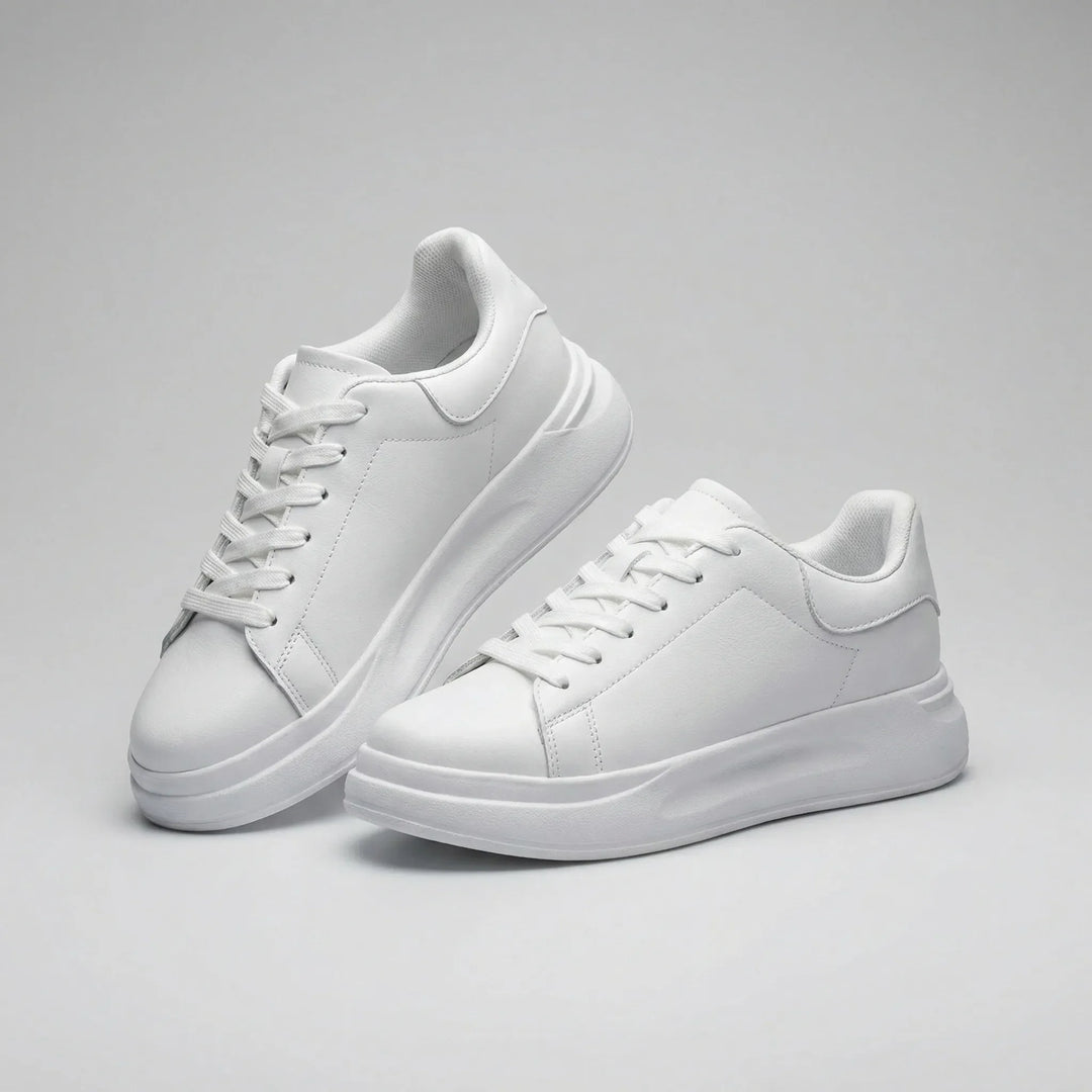 Bekväma vita damsneakers. Perfekta lågskor för fritid och vardag. Elegant vit-svart design.