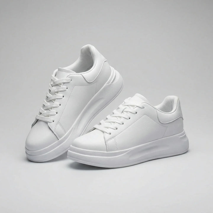 Bekväma vita damsneakers. Perfekta lågskor för fritid och vardag. Elegant vit-svart design.
