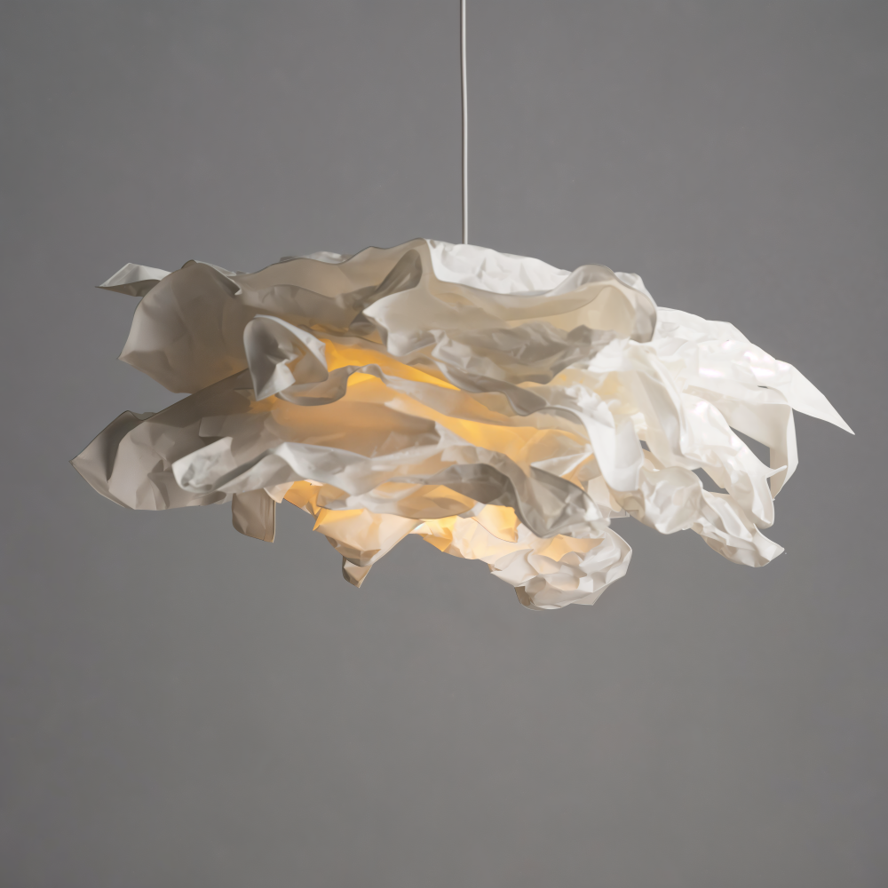 Mjukt sken från vit papperspendellampa, en DIY-lampa som ger behaglig rumsbelysning.