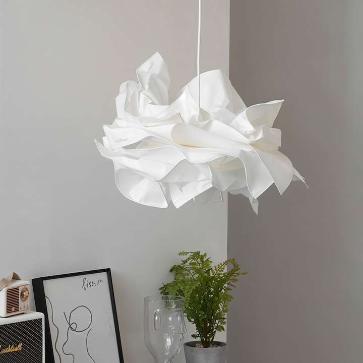 Mångsidig vit DIY papperslampa, en taklampa som passar både vardagsrum och barnrum.