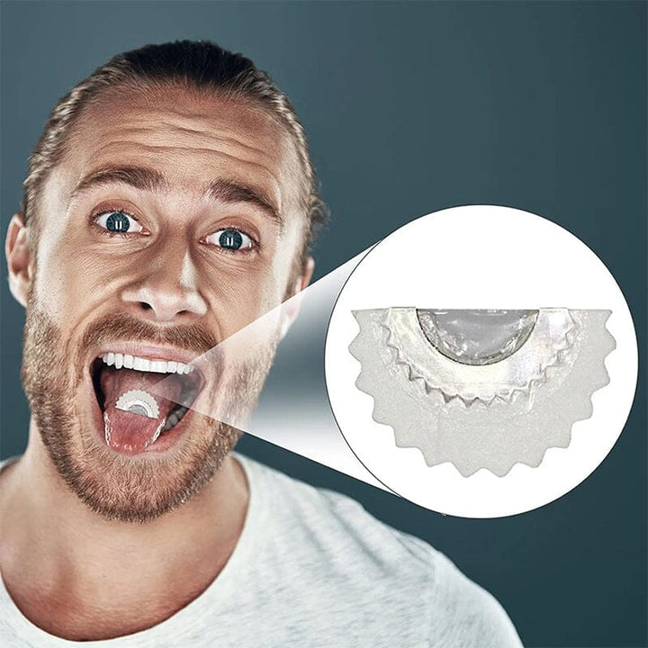 "Vit fågelpipa i metall för barn och vuxna, leksak som efterliknar fågelljud. Lätt och portabel design."