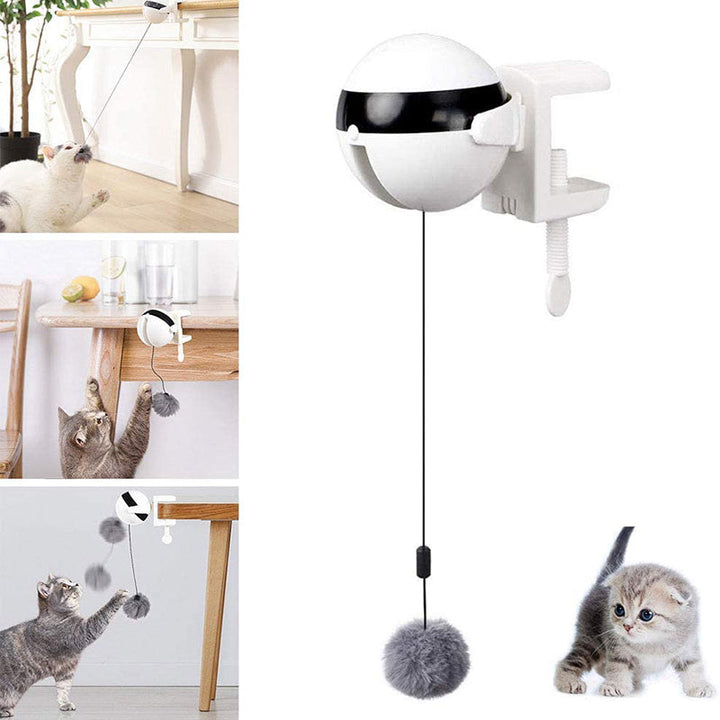 Vit interaktiv kattleksak med roterande hårboll. Aktivering och rolig sysselsättning för katt.