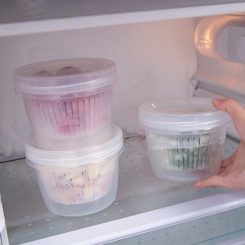 "Vit matbehållare 4 i 1 med filterskikt, flera fack, och robust design i miljövänlig PP-plast för kök och matlagning."