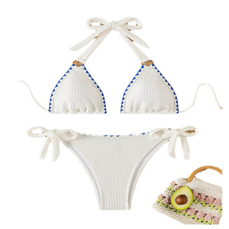 Elegant vit bikini triangel-set för dam, med justerbara system och modekänsla.