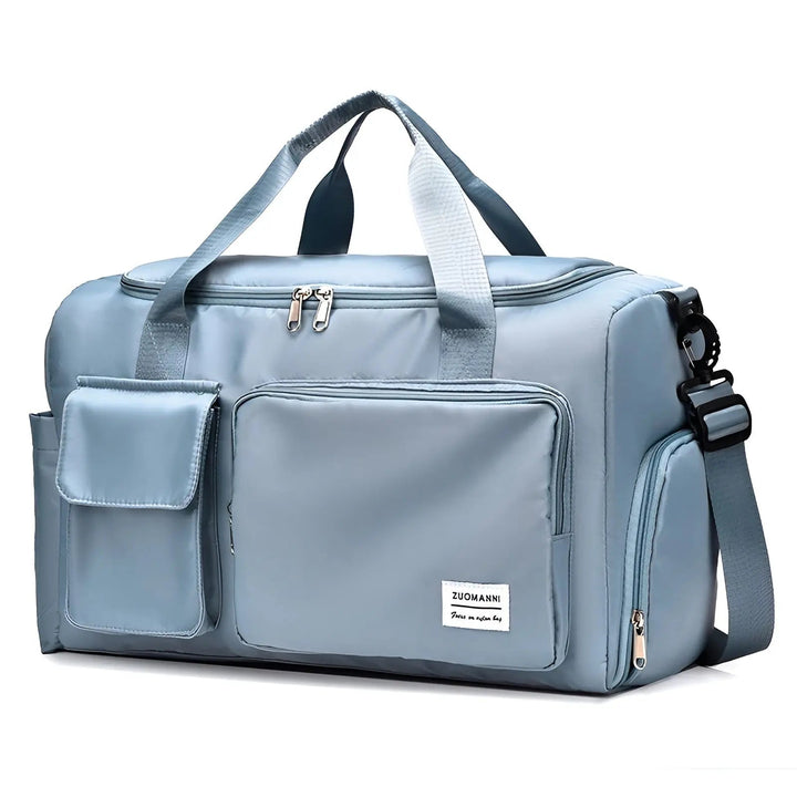 VoyagePro vattentät weekendbag, packad med kläder för en weekendresa.