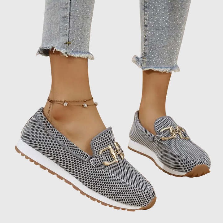 Trendiga loafers för dam med grov sula och mönstrat stickat material bakifrån