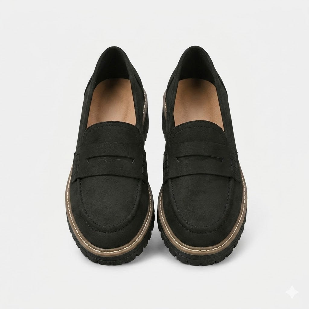 Detaljbild på sula och söm på klassiska loafers för kvinnor
