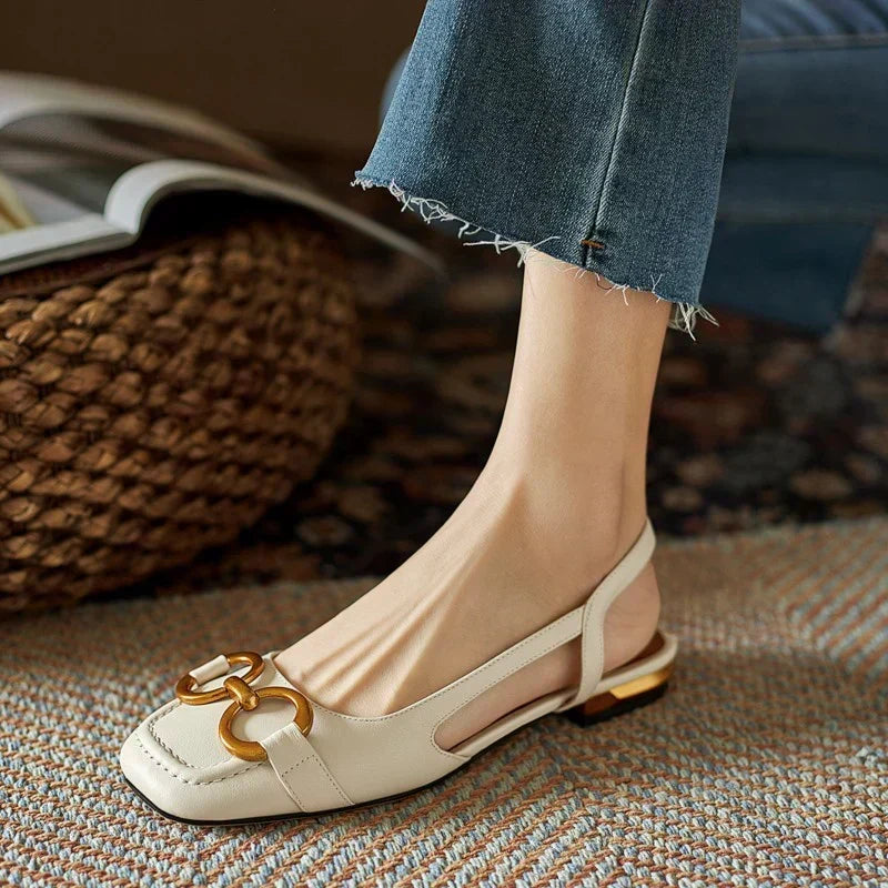 Vitaktiga Martine slingback-loafers med stabil blockklack