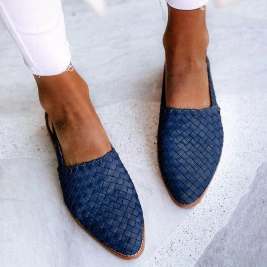 Mathilde Dam Mules i dammodell med flätad stängd tå bakifrån, bekväma vardagsskor.