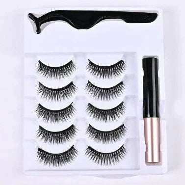 Förpackning med återanvändbara magnetiska fransar och flytande eyeliner