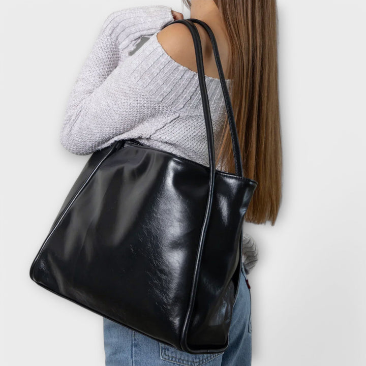 Svart damväska i vintage tote-modell för vardag och arbete