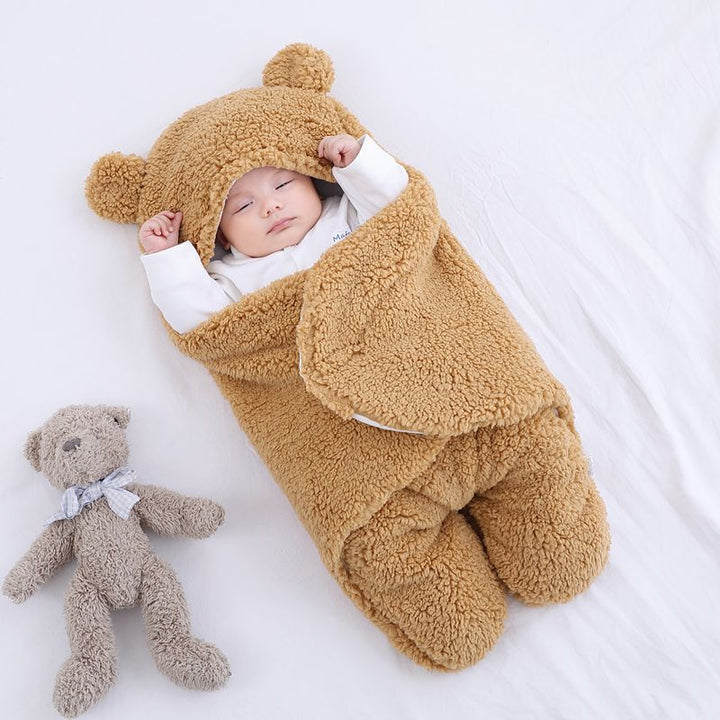 Brun swaddlefilt med huva och öron för nyfödd baby
