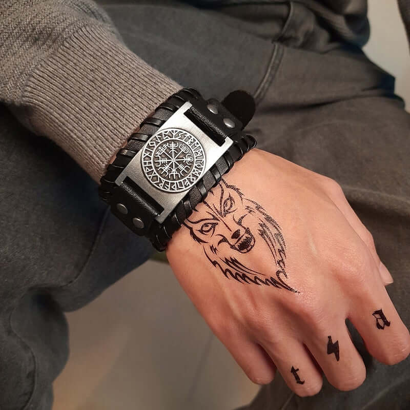 Stiligt vikingarmband för män