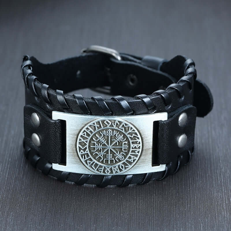 Stiligt vikingarmband för män