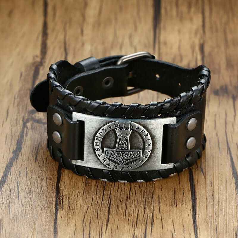 Stiligt vikingarmband för män