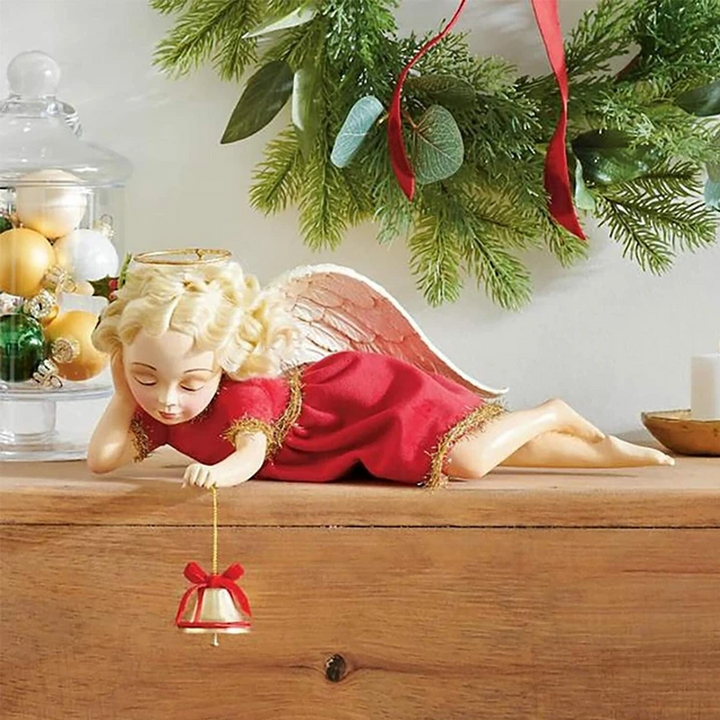 Julängel med trumpet som håller en gyllene trumpet