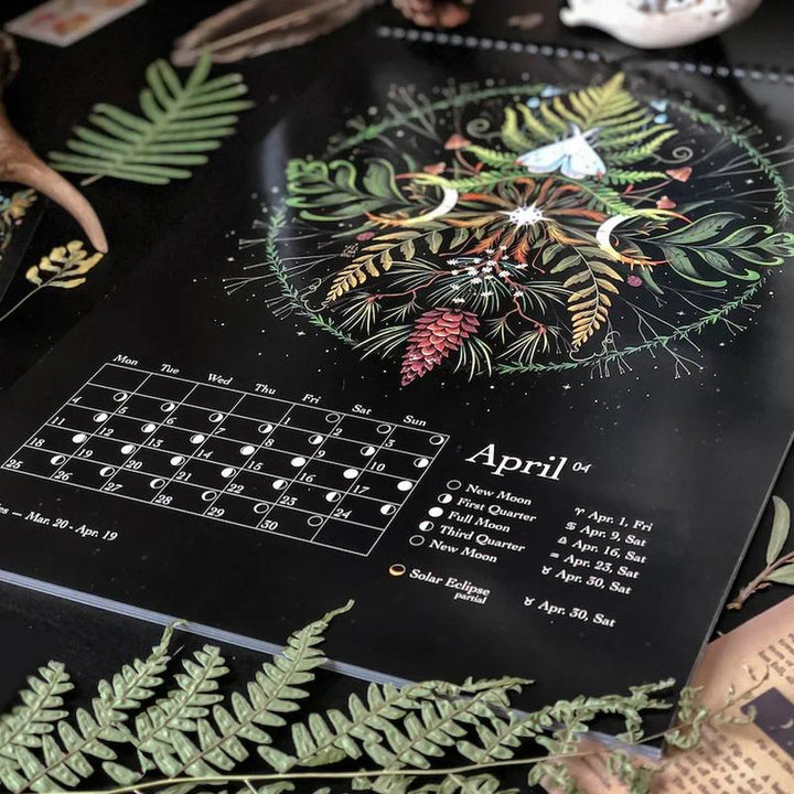 Mörk Skog Månkalender 2023 - Dekorativ Väggkalender